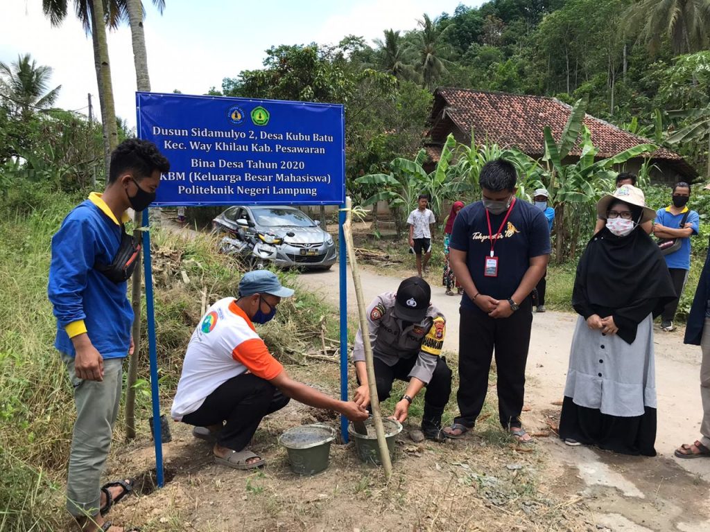 Pemasangan Plang Sebagai Tanda Kegiatan Bina Desa 2020